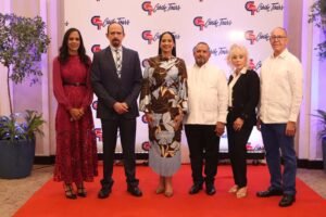 Caribe Tours celebra sus 40 años en una noche de historia, gratitud y reconocimientos