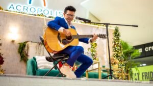 “Vivir a Todo Dar” de Miguel Braho se presenta con éxito en Acrópolis Business Mall