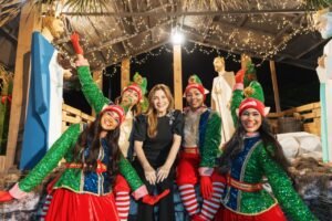 Carolina enciende la Navidad en el malecón con gran arbolito en la Plaza Santo Domingo
