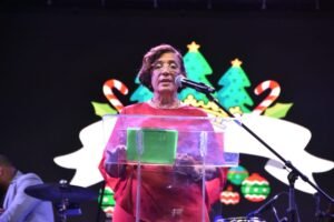 La Alcaldesa de La Vega Inaugura el Mágico Parque de la Navidad con un Espectacular Encendido de Luces