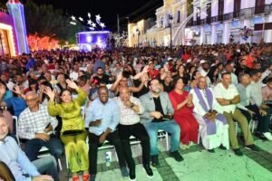 La Alcaldesa de La Vega Inaugura el Mágico Parque de la Navidad con un Espectacular Encendido de Luces