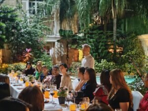 Embajador de China y esposa, agasaja con una cena de honor en su residencia a damas honorables de RD