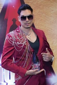 Artista Angelo Perrone culmina el año 2025 cargado de éxito