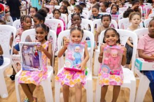 Alcaldesa Betty Gerónimo concluye entrega de más de 12 mil juguetes a niños del municipio SDN