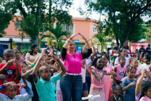 Mars Wang respalda jornada solidaria del Día de Reyes que llena de sonrisas a niños de La Romana