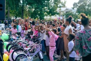 Mars Wang respalda jornada solidaria del Día de Reyes que llena de sonrisas a niños de La Romana