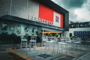 Ferredeco llega a Santo Domingo Este y estrena su línea de pinturas Pinturplus