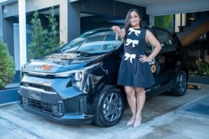 Priority Courier entrega automóvil a ganadora de su Sorteo Dorado 2025