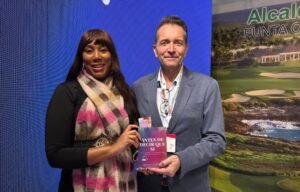 Más allá del turismo: Alcaldía de Punta Cana proyecta su talento literario en FITUR con Raquel Salas y "Antes de Decir que Sí"