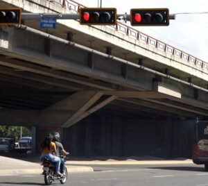 DIGESETT redobla esfuerzos para reducir accidentes causados por motoristas que ignoran la luz roja del semáforo