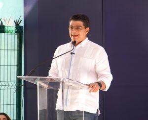 Presidente Abinader y director de la CAASD entregan saneada cañada Los Peralejos