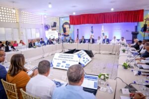 Luis Miguel De Camps formaliza la Mesa de los 5 Pilares en Santiago con énfasis en convivencia y armonía escolar