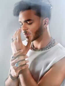 “Loco” presenta a un nuevo YOHAN