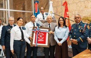 Bomberos del DN realizan su 40º graduación y el tradicional desfile de camiones