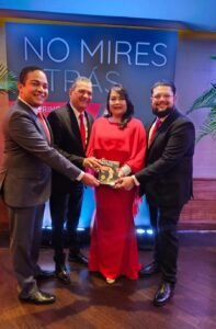 Sulin Lantigua presenta No mires atrás, una guía inspiradora para el liderazgo empresarial