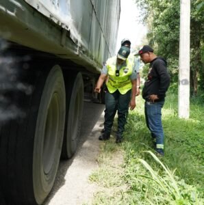 DIGESETT refuerza controles preventivos y retiene vehículos pesados en condiciones de riesgo en la autopista Duarte