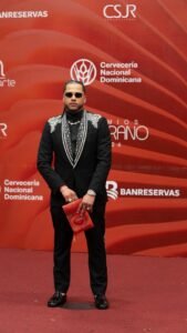 EthanAlexx deslumbra en la alfombra roja de los Premios Soberano 2026 con un estilo propio y auténtico