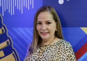 La comunicadora Jatnna Tavárez comparte su visión y trayectoria en “Valórate Mujer”