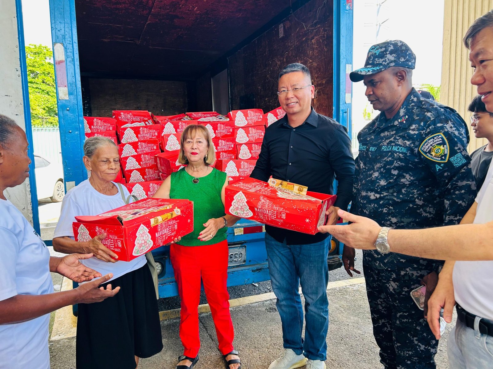 Cámara de Comercio de Fujian y Fundación Flor Para Todos realizan importante entrega de alimentos en beneficio de comunidades de San Carlos y sectores aledaños
