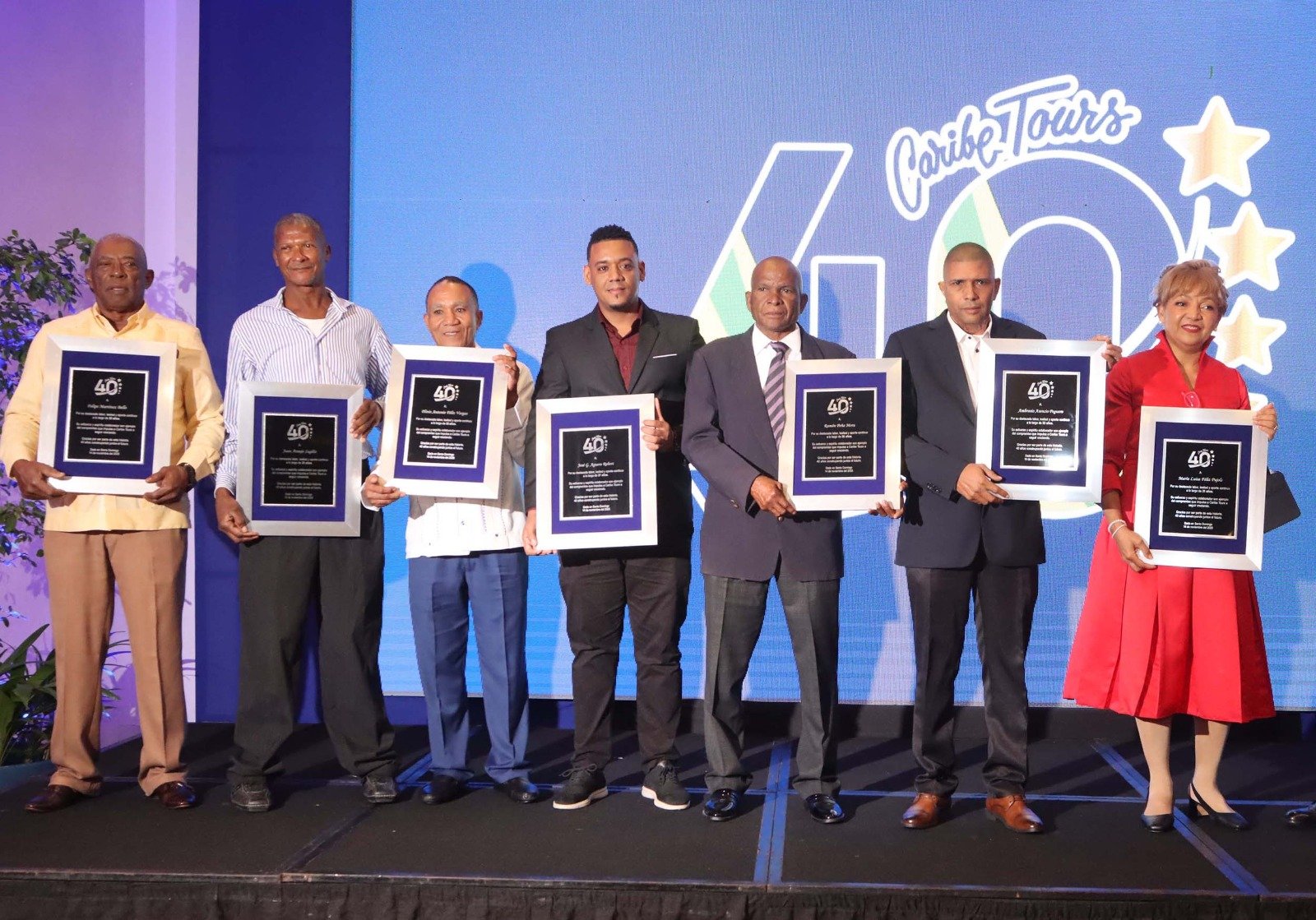 Caribe Tours celebra sus 40 años en una noche de historia, gratitud y reconocimientos