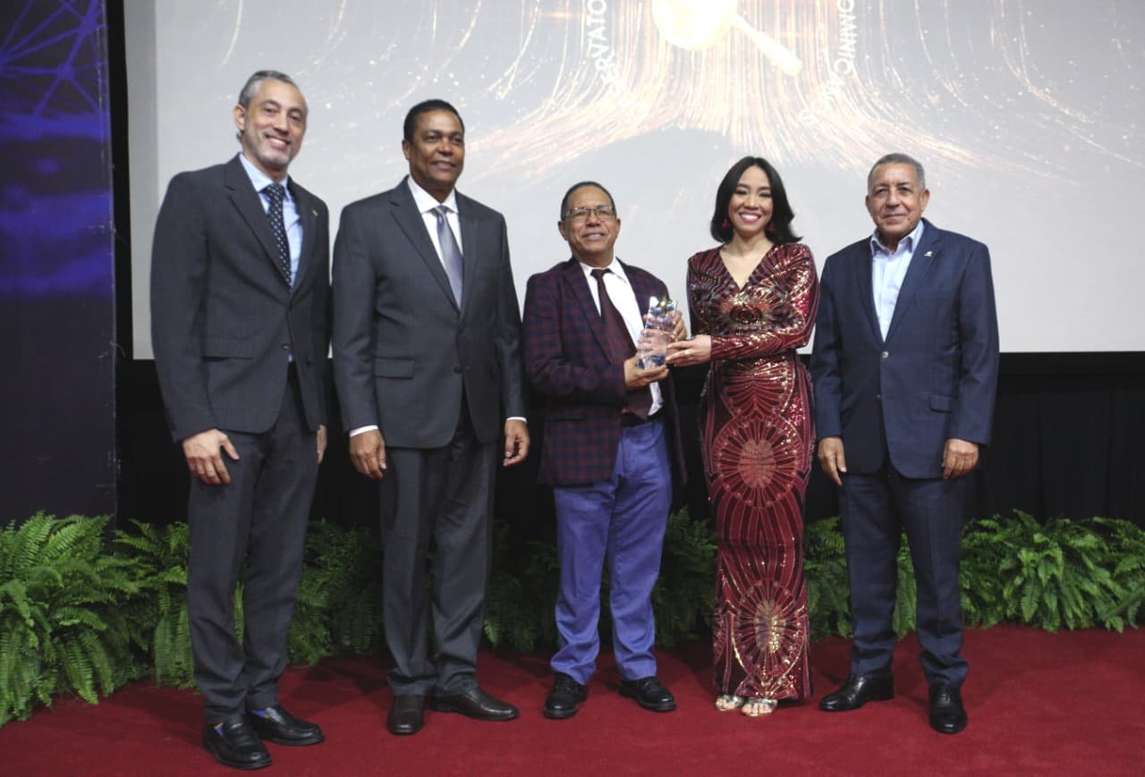 Con rotundo éxito, Observatorio de Medios Digitales celebra Premio Nacional de Periodismo Digital 2025