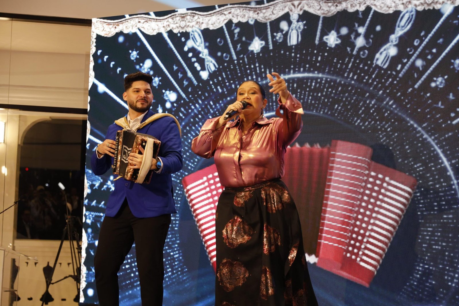 Jayson Guzmán toca junto a Maridalia Hernández en apertura Centro Cultural BanReservas