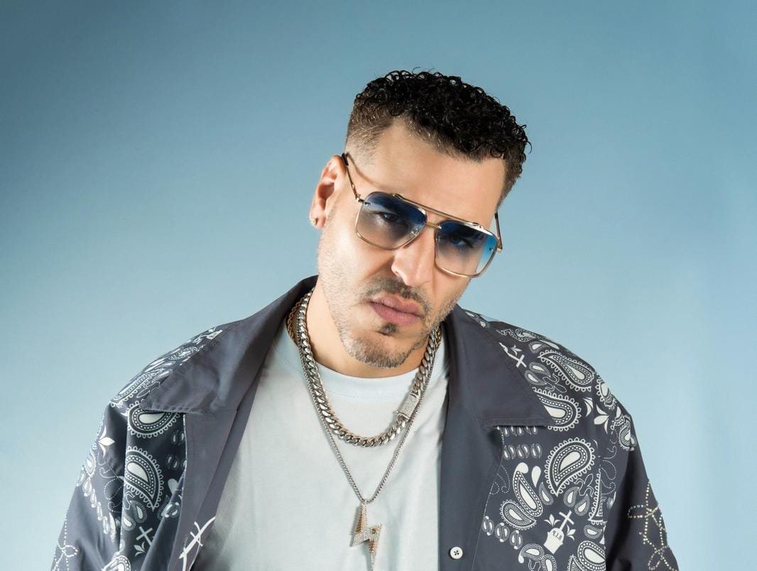 Max Santos, integrante del legendario Grupo Aventura, presenta su primer tema como solista