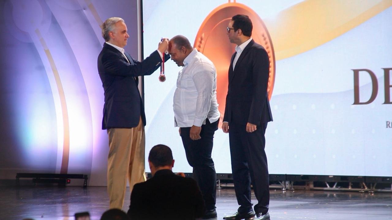 Regional 15 de Educación recibe Medalla de Bronce en el Premio Nacional a la Calidad Educativa 2025