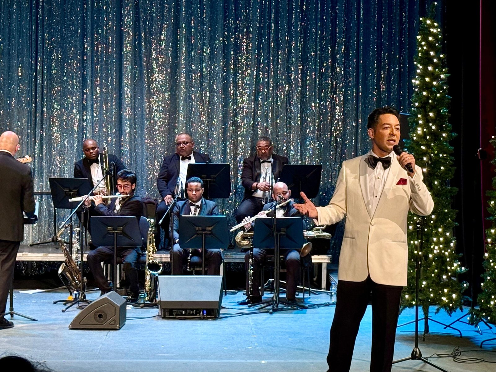 Fidel Osorio deslumbra en Santo Domingo con una noche inolvidable de “Big Band Christmas”