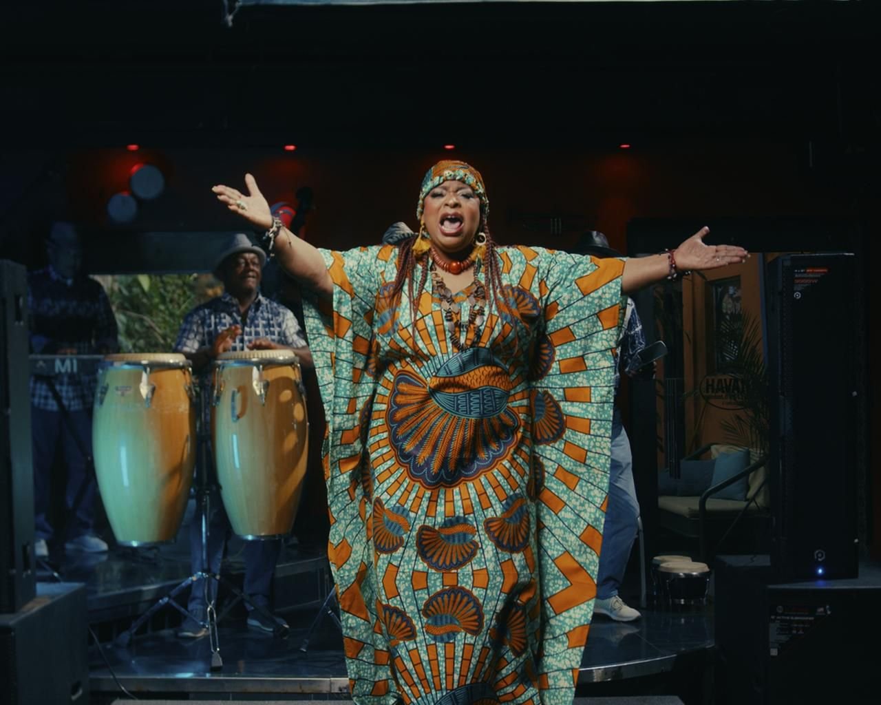 Leslie Rous rinde homenaje a Celia Cruz y entra en los primeros lugares de la radio dominicana