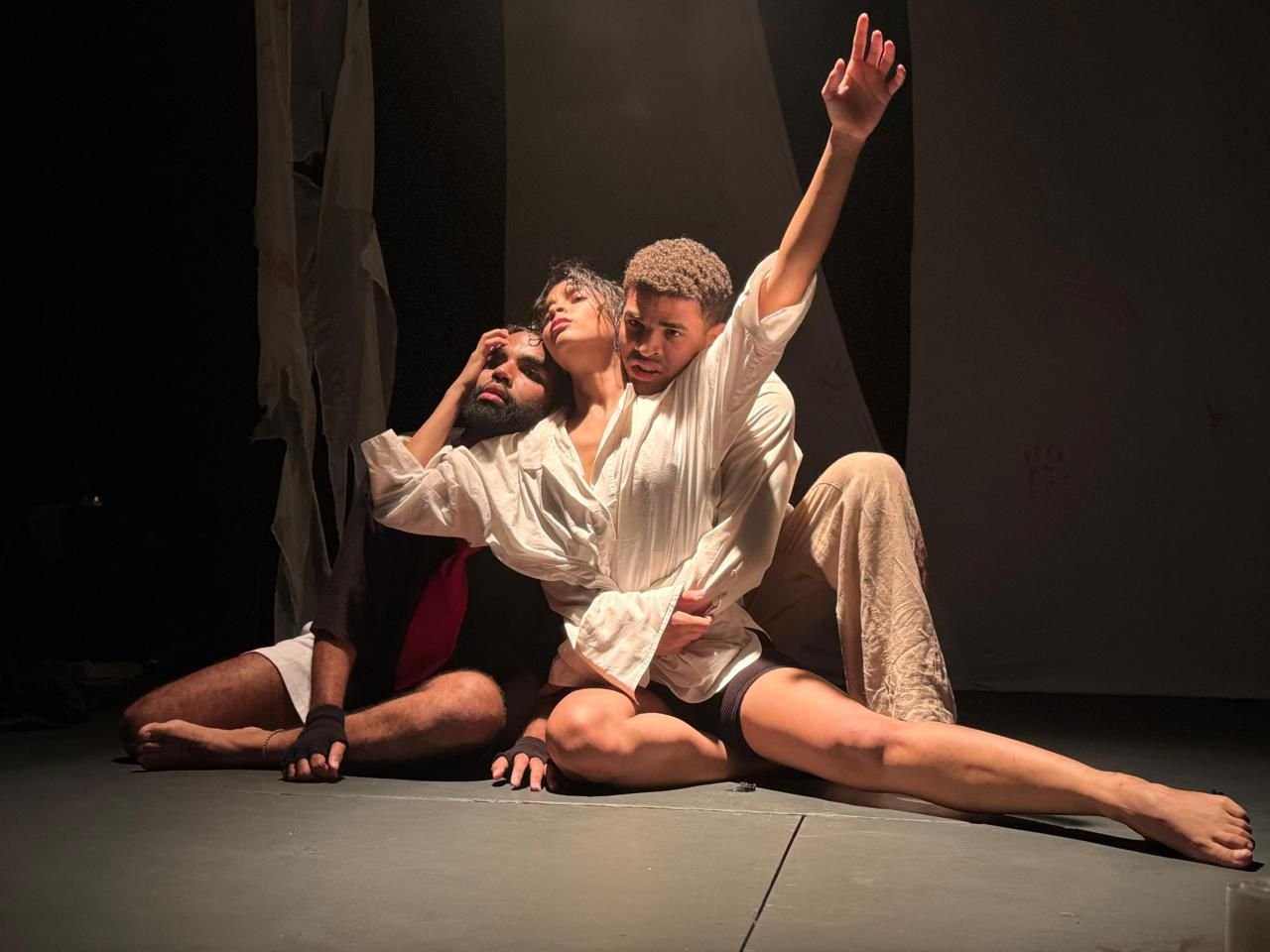 «Nuestro Hades» triunfa en los Premios Alma 2025 como Mejor Obra Teatral