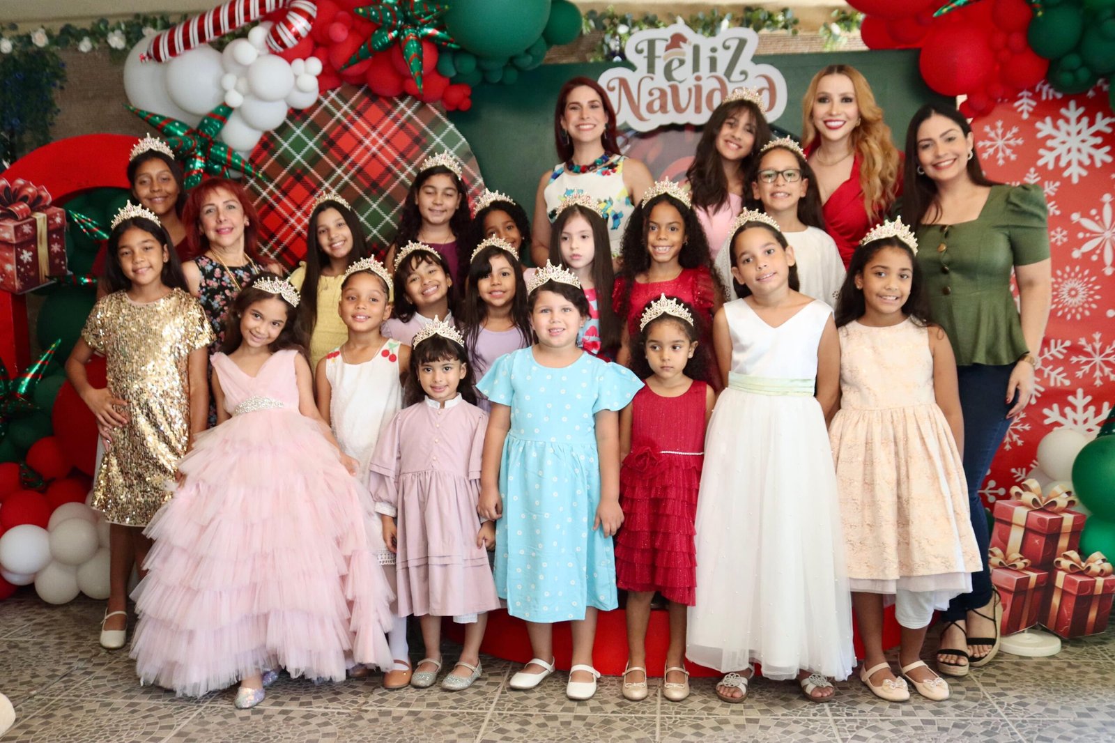 “Princesas de Hoy” gradúa a 22 niñas en su primer taller de oratoria y fortalezas