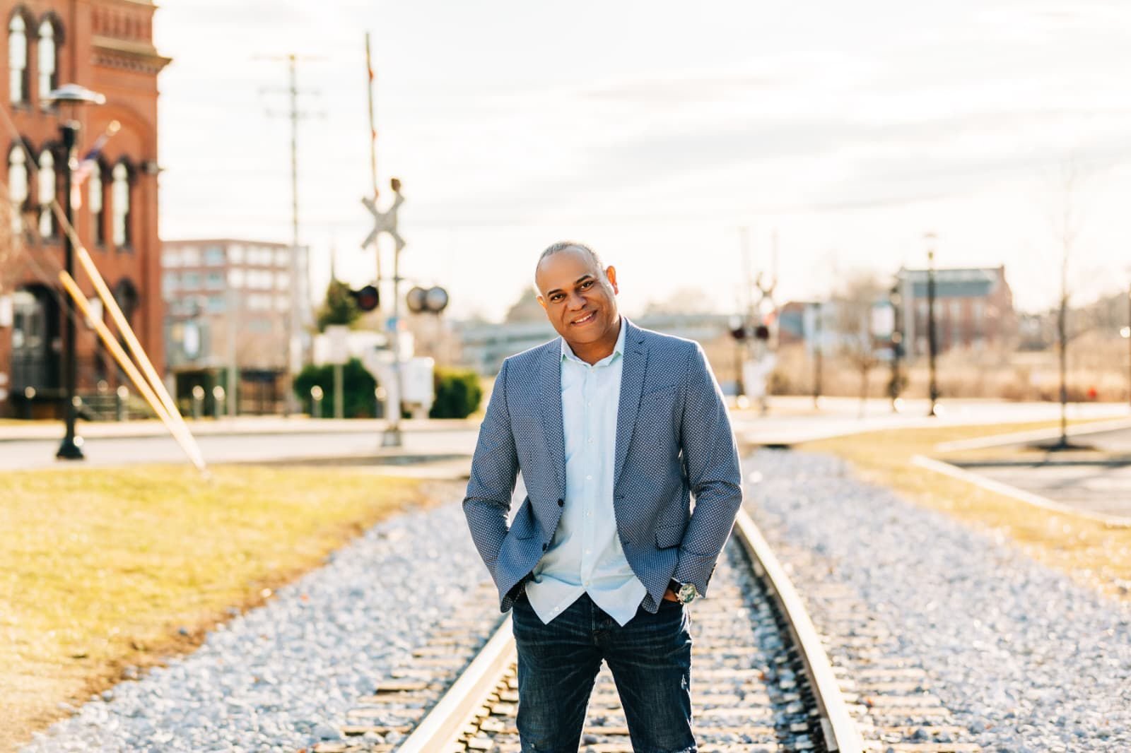 El cantante Edward Herrera presenta su nuevo sencillo “Fin de Semana” y amplía su propuesta musical