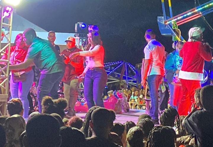 Alcaldesa Betty Gerónimo encabeza Show de Reyes en el Parque las Luces