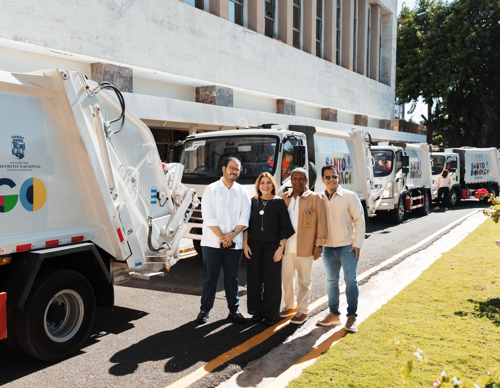 Alcaldía del Distrito Nacional integra cuatro nuevos camiones compactadores para recogida en la circunscripción dos
