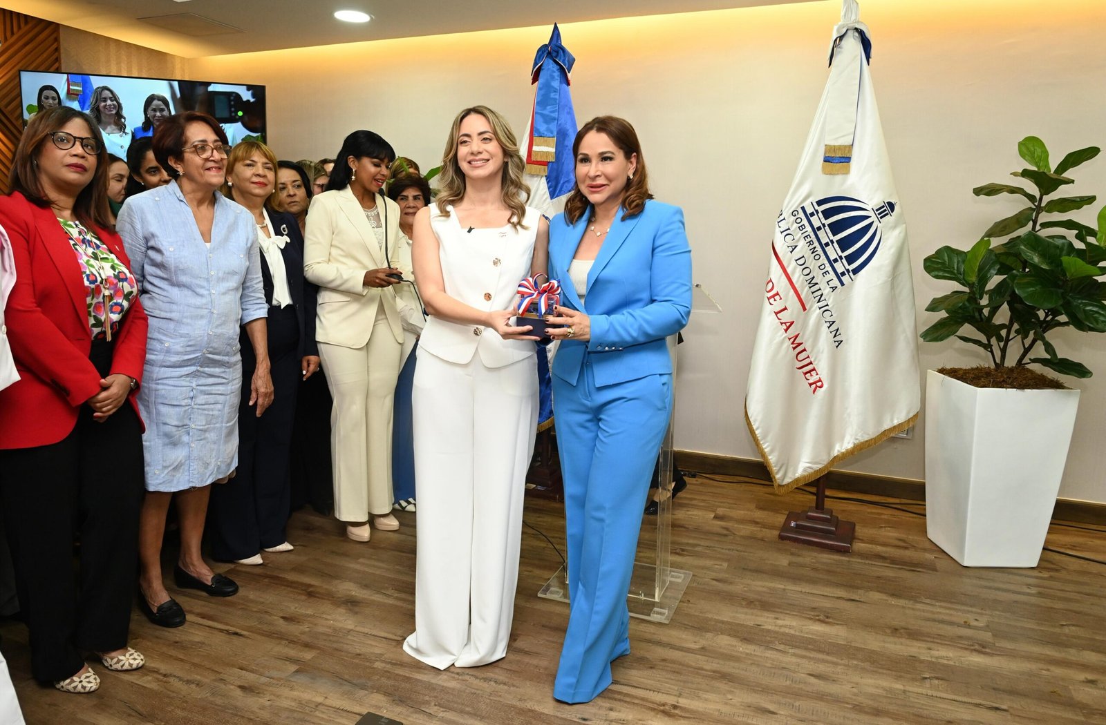 Mayra Jiménez concluye su gestión en el Ministerio de la Mujer y rinde cuentas de cinco años y medio de transformaciones