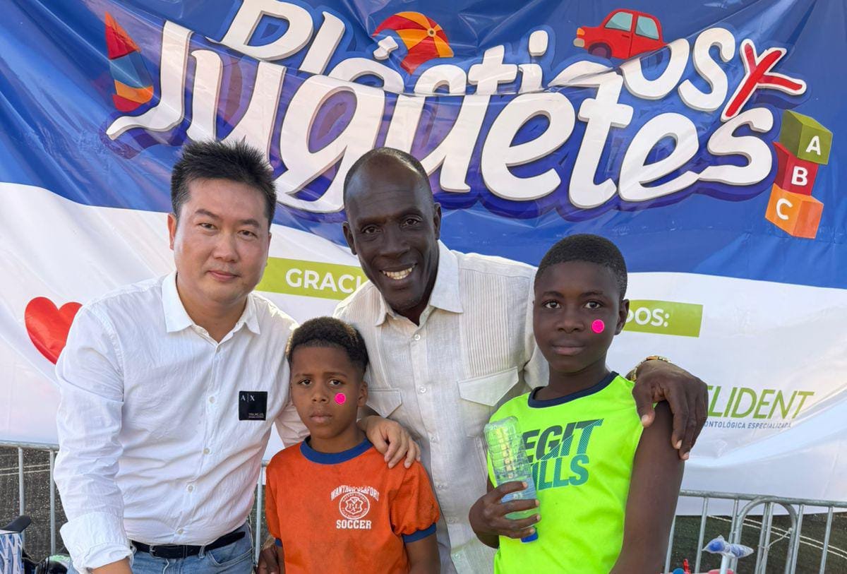 Mars Wang respalda jornada solidaria del Día de Reyes que llena de sonrisas a niños de La Romana