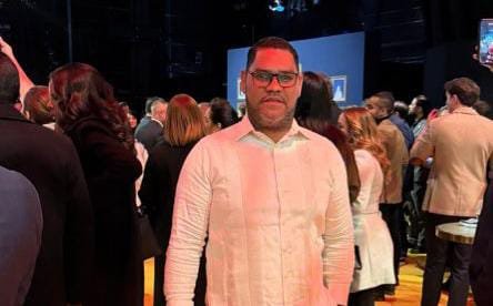 Kelvin Faña promociona “Turismo y Atracciones Samaná 2026” durante FITUR 2026