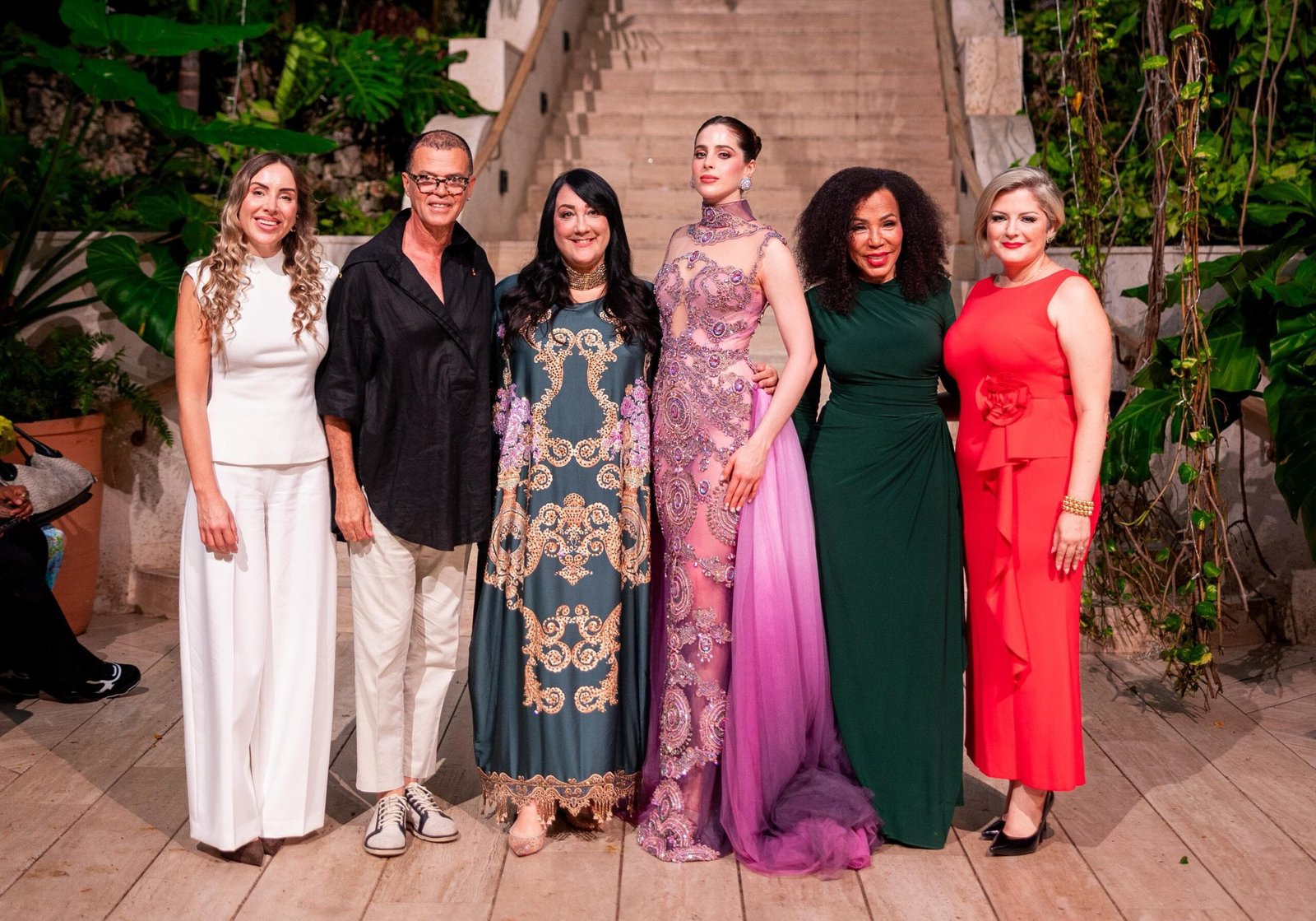 Miss Universo y Giannina Azar se unen en desfile por el autismo en República Dominicana