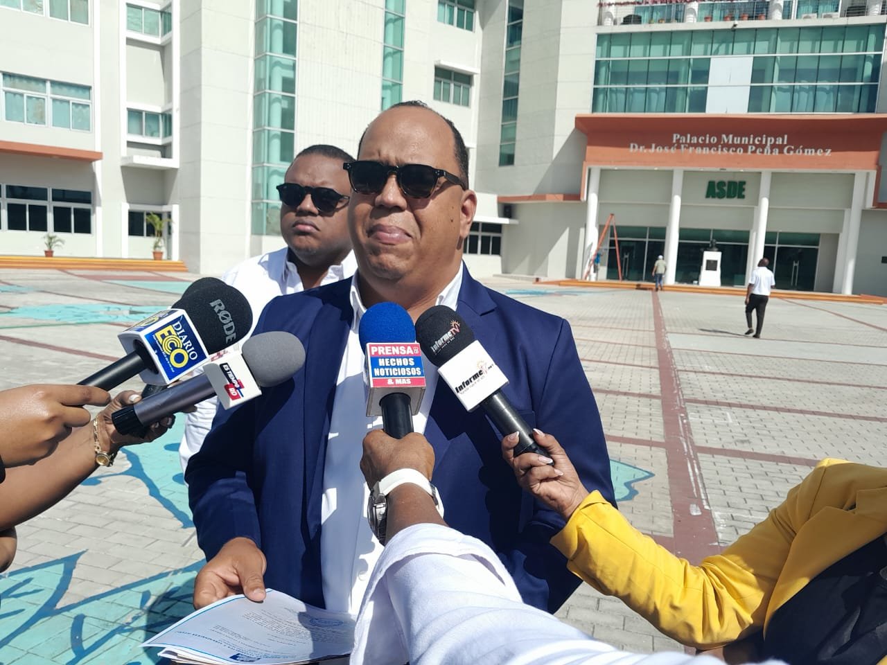 Presidente del Grupo de Medios INFORME TV Solicita Información ante el ayuntamiento STO. DGO ESTE del Proyecto CITY CENTER