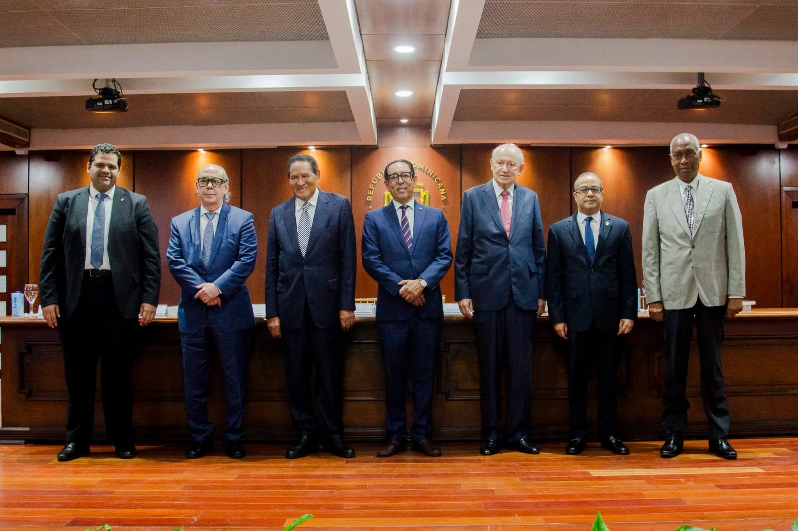 Magistrado Ramón Herrera Carbuccia pone en circulación dos obras sobre Derecho del Trabajo y la Constitución