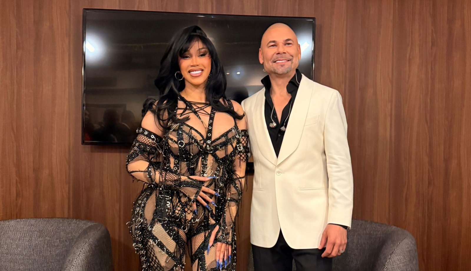 El Prodigio participa junto a Cardi B en “Saturday Night Live”