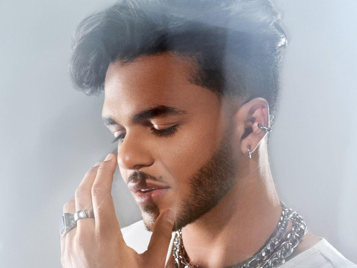 “Loco” presenta a un nuevo YOHAN