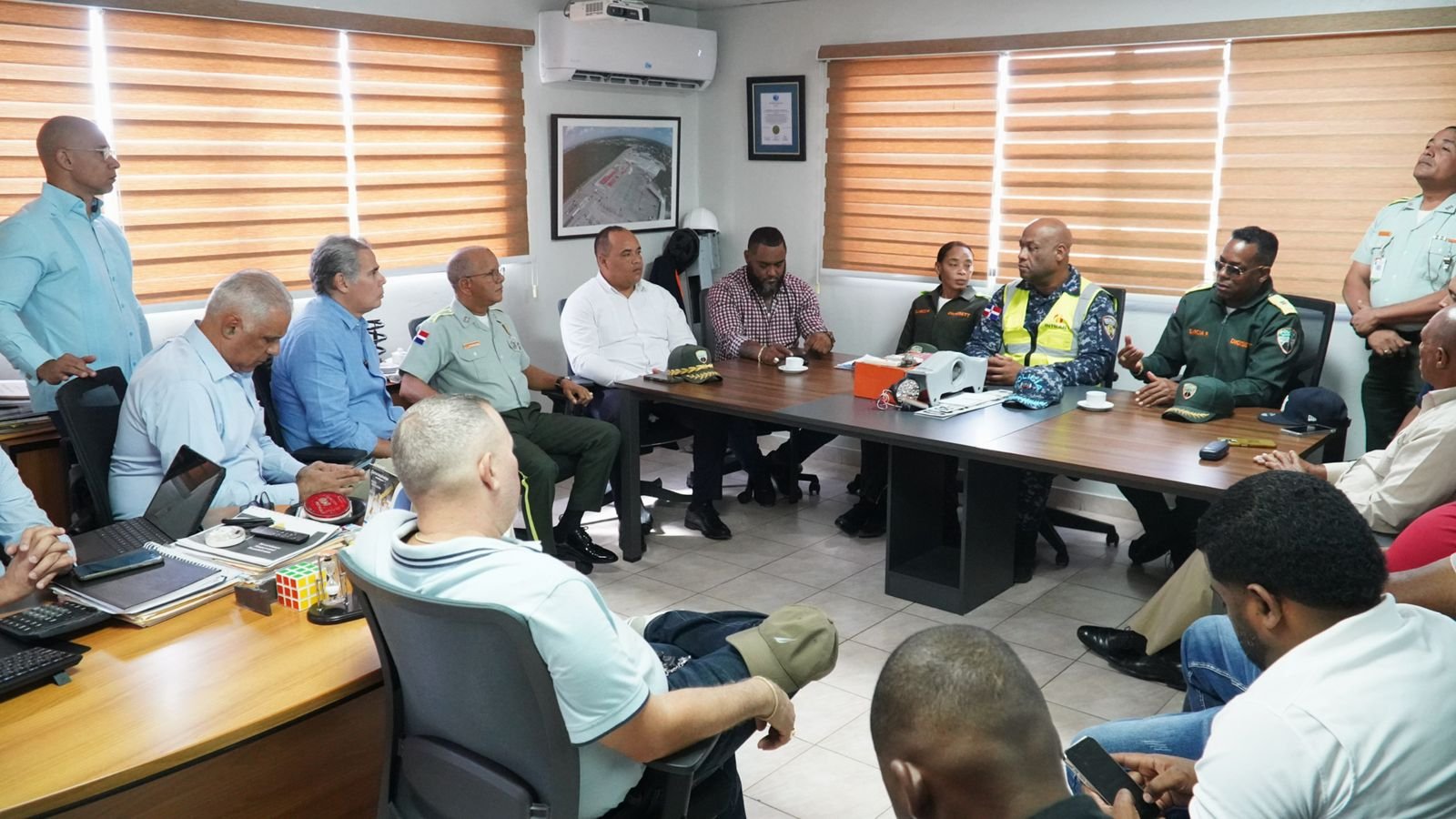 DIGESETT coordina acciones con autoridades y sector transporte de carga para fortalecer la seguridad vial en Boca Chica