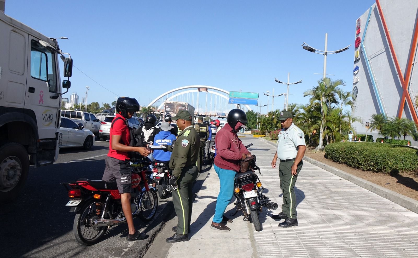 DIGESETT realiza jornada preventiva para crear conciencia en motociclistas que transitan por las aceras