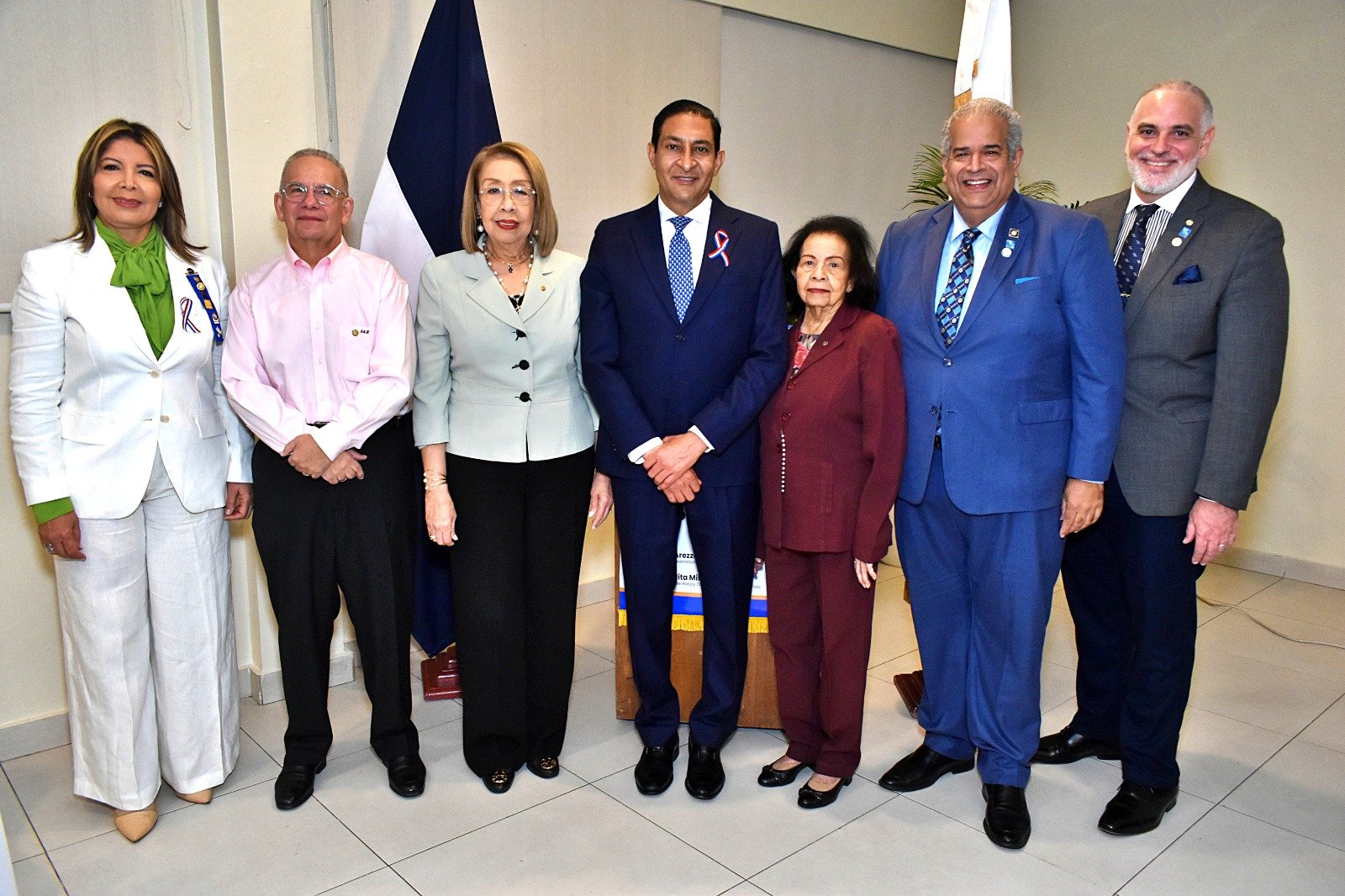 Clubes Rotarios Bella Vista y Mirador promueven el pensamiento crítico con magistral conferencia del analista Iván Gatón