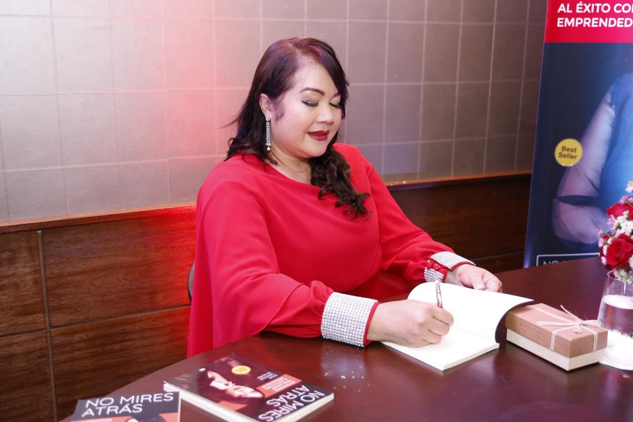 Sulin Lantigua presenta No mires atrás, una guía inspiradora para el liderazgo empresarial