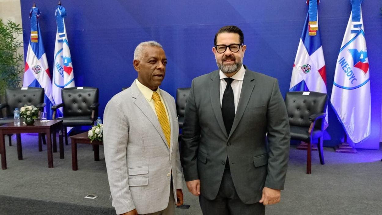 Dr. Rafael Montero aborda la formación científica en debate biomédico