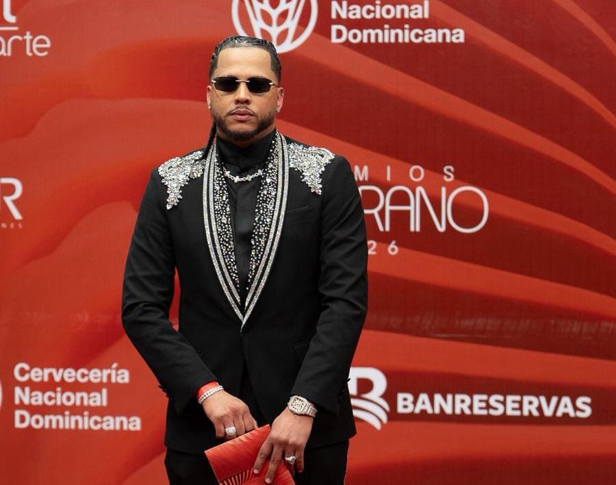 EthanAlexx deslumbra en la alfombra roja de los Premios Soberano 2026 con un estilo propio y auténtico