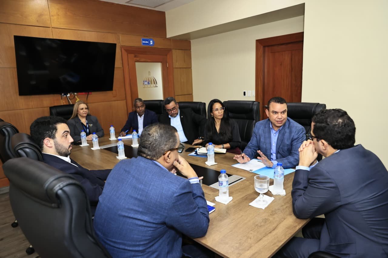 Director del SNS impulsa fortalecimiento institucional tras visita al Ministerio de Administración Pública